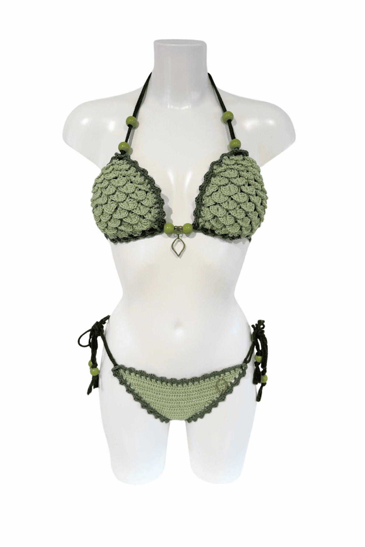 Classi Green luxury crochet bikini, designed and handmade in Switzerland by RA LIVING – exclusive designer beachwear and swimwear for a stylish summer look.