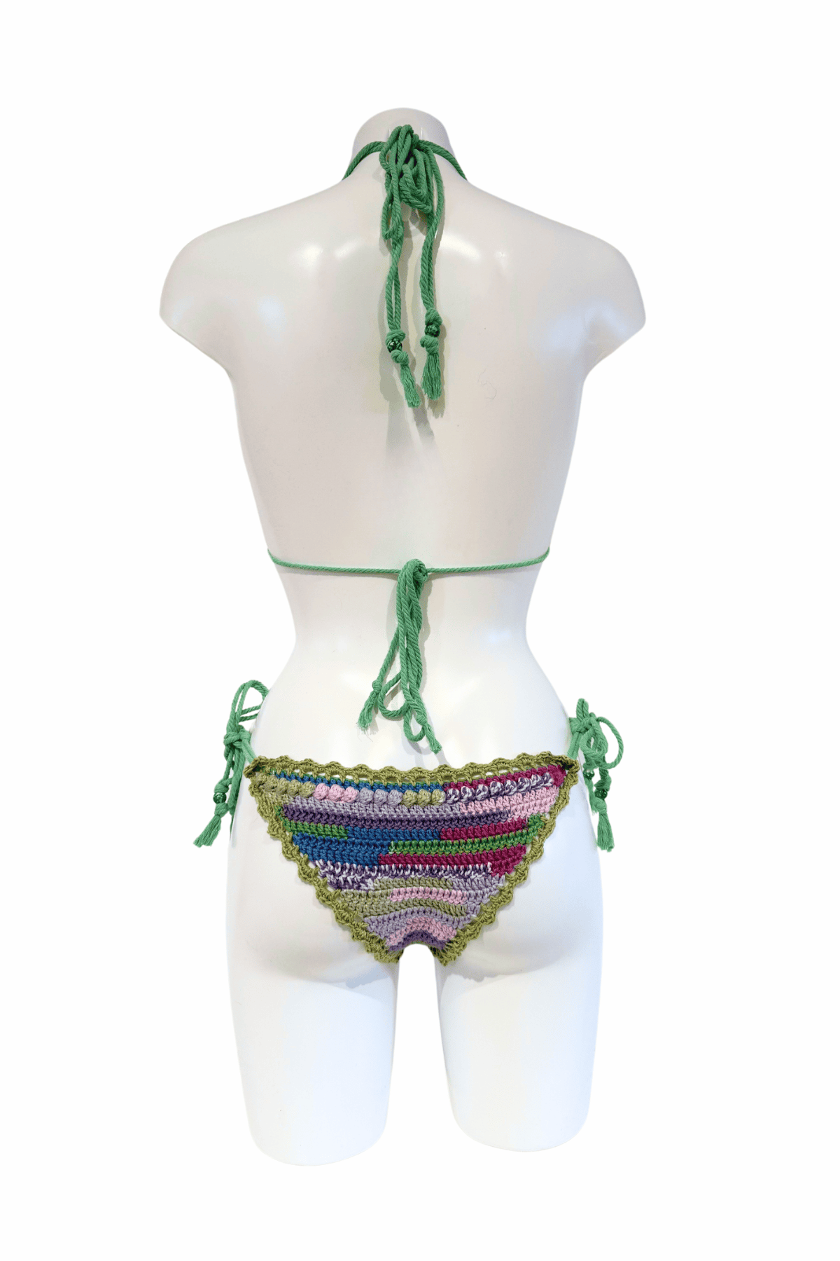 Artwork luxury crochet bikini, designed and handmade in Switzerland by RA LIVING – exclusive designer beachwear and swimwear for a stylish summer look.