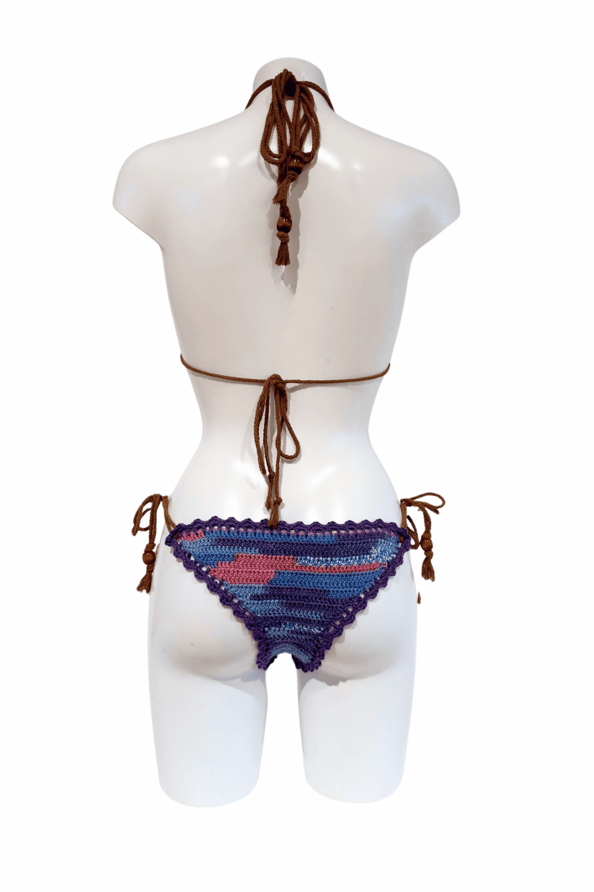 Violet Pink luxury crochet bikini, designed and handmade in Switzerland by RA LIVING – exclusive designer beachwear and swimwear for a stylish summer look.
