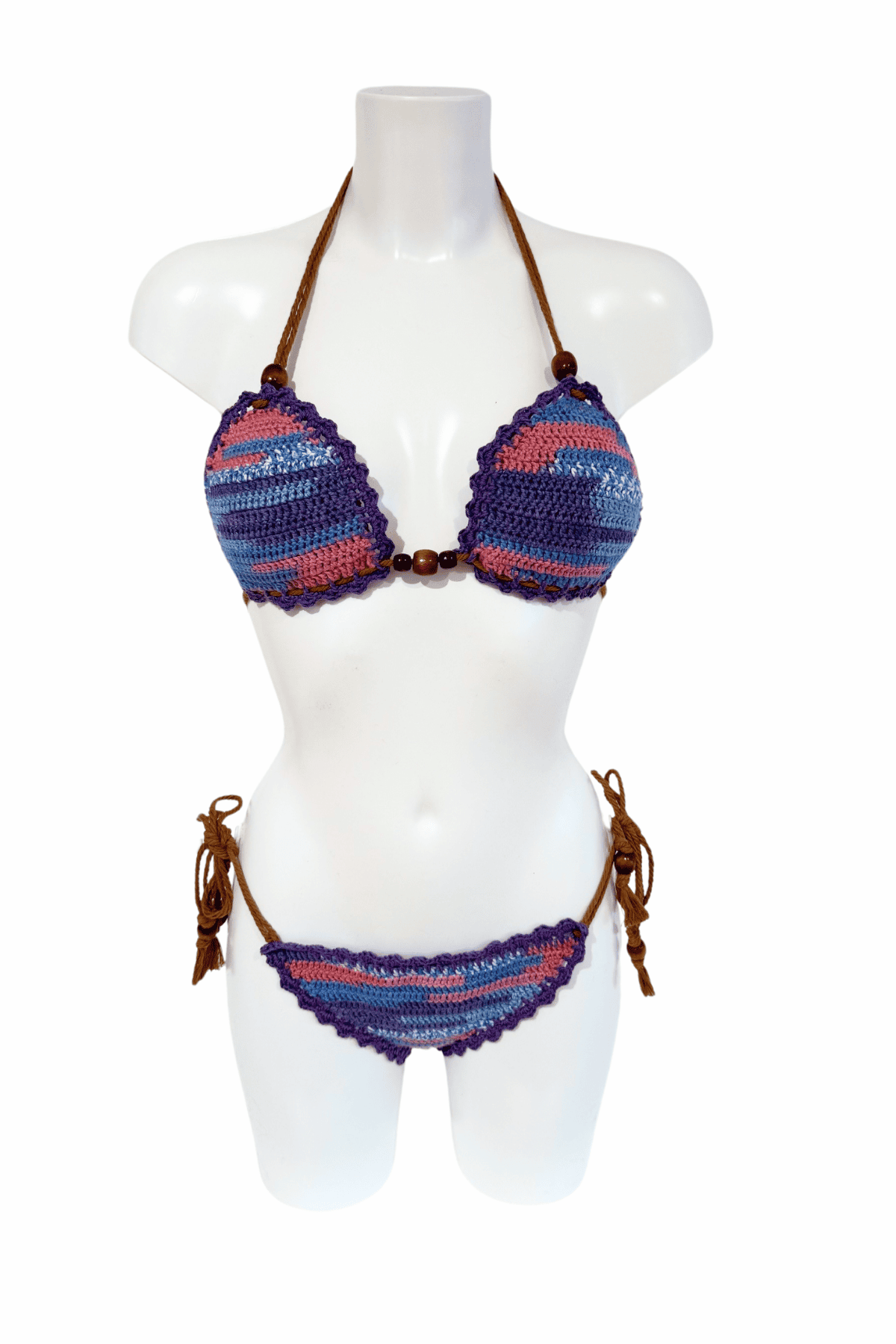 Violet Pink luxury crochet bikini, designed and handmade in Switzerland by RA LIVING – exclusive designer beachwear and swimwear for a stylish summer look.