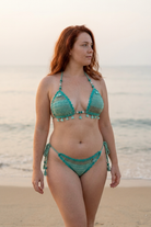 Surfers Paradise crochet bikini on a curvy model, front view - RA LIVING, handmade in Switzerland